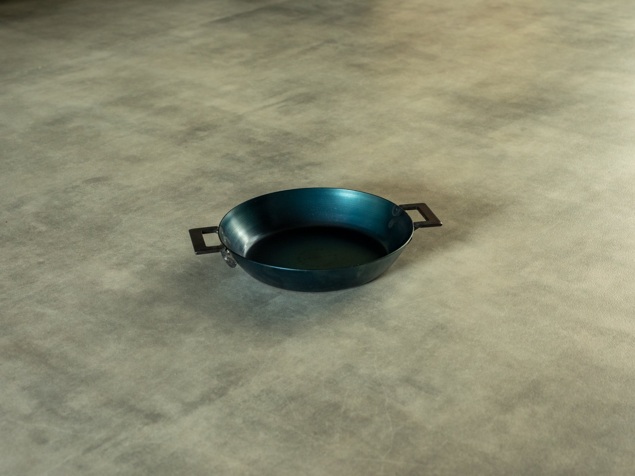 新品 Dish（es）鉄 フライパン 取手付き 26㎝ IHオーブン可 中本千尋 O t h e r s – D i s h ( e s )